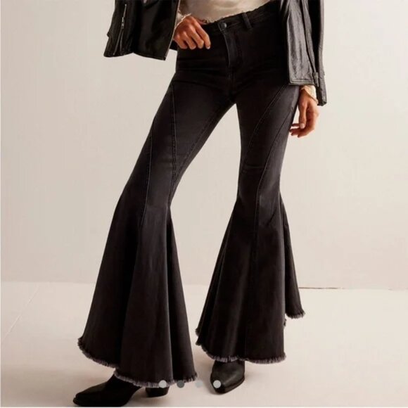 04 Free People We The Free Twirl On Mid-Rise Crop Flare Jeans NWT Sizes 24 & 26 - Picture 3 of 4